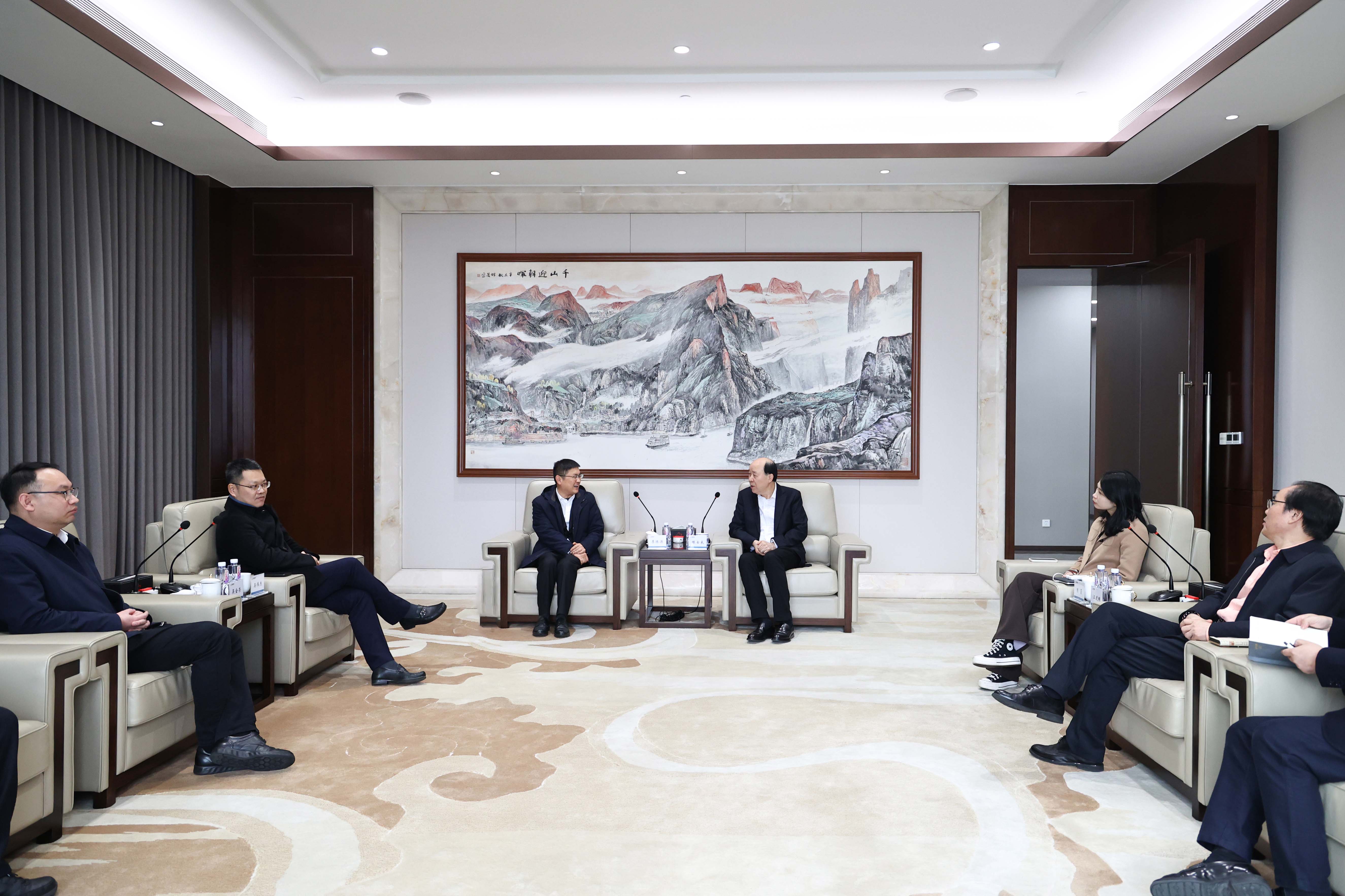 黄冈港区党工委书记李陈源莅临15VIP太阳集团调研-网站新闻