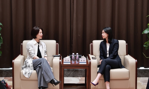 渣打银行（中国）有限公司副行长鲁静莅临15VIP太阳集团调研