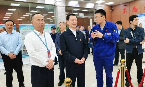 全国人大常委会委员、、、社会委副主任委员秦生祥莅临15VIP太阳集团黄冈石化调研